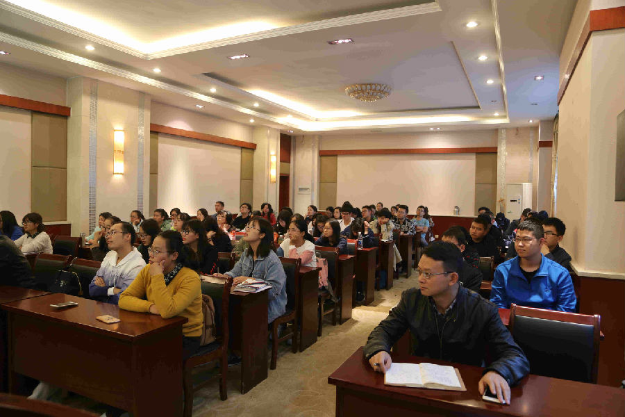 报告会现场